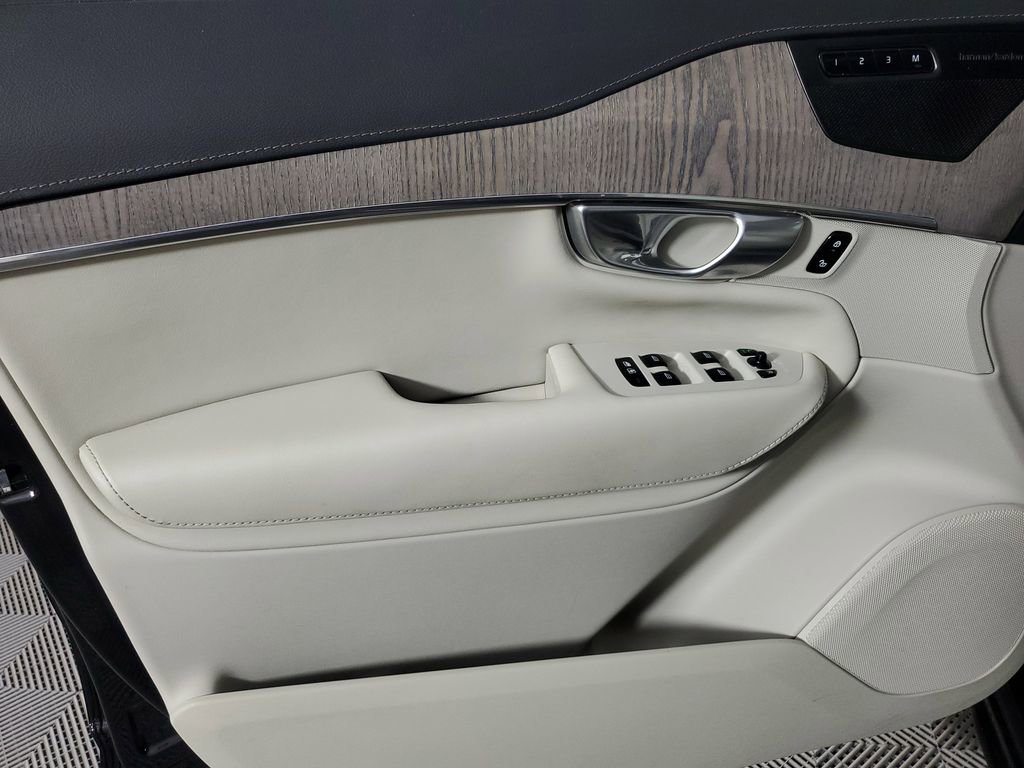 Certified 2024 Volvo XC90 B6 Ultimate w/ Protection Package Premier image 22