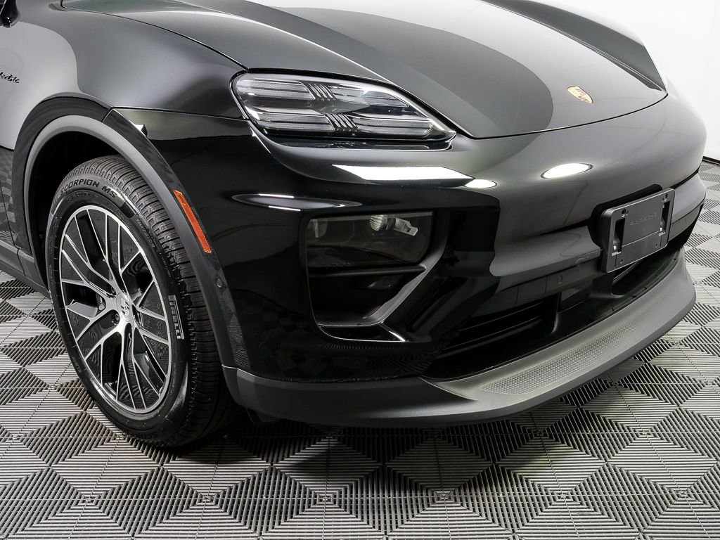 Used 2025 Porsche Macan Electric RWD image 39