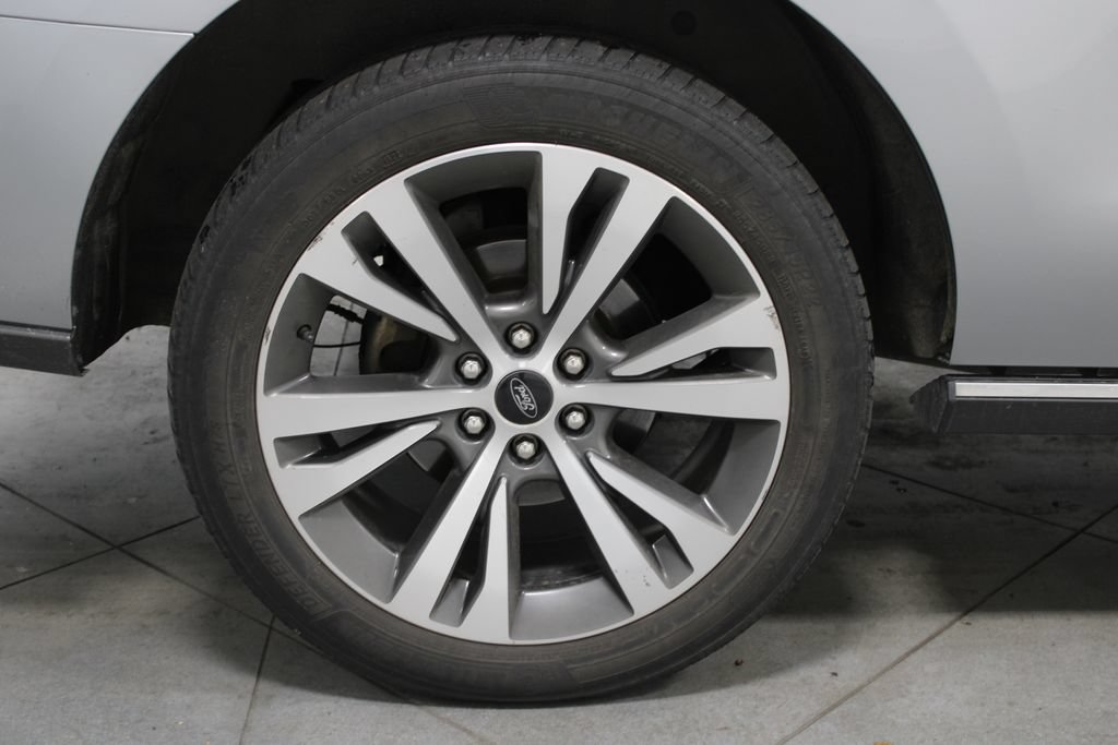 Used 2020 Ford Expedition Limited w/ Equipment Group 302A AWD/4WD image 13
