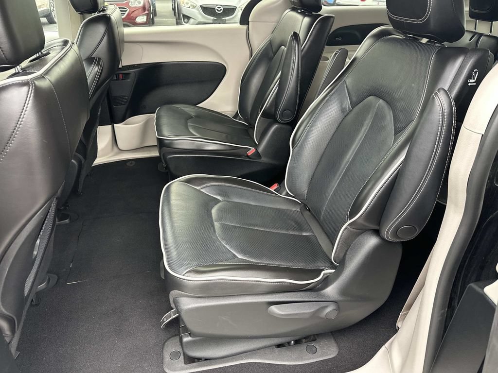 Used 2023 Chrysler Pacifica Limited FWD image 12