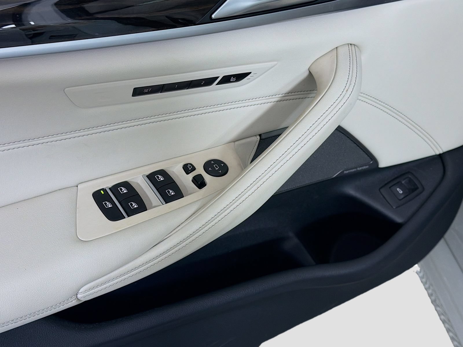 Used 2023 BMW 540i w/ Premium Package RWD image 21