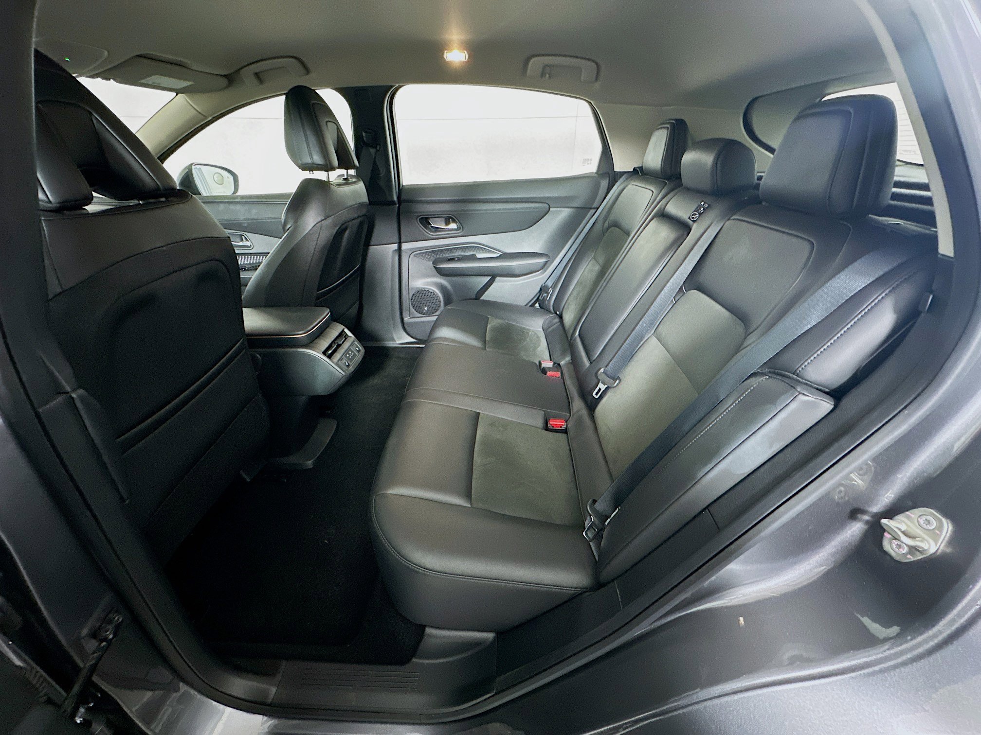 Used 2023 Nissan Ariya FWD image 28