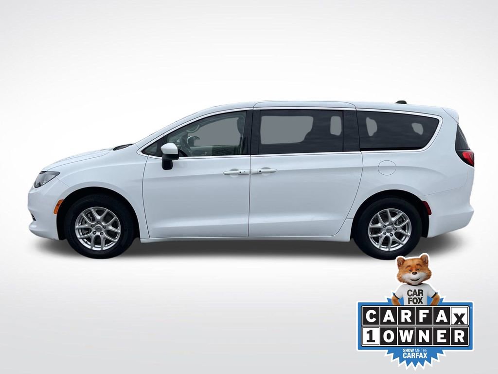 Used 2023 Chrysler Voyager LX image 6