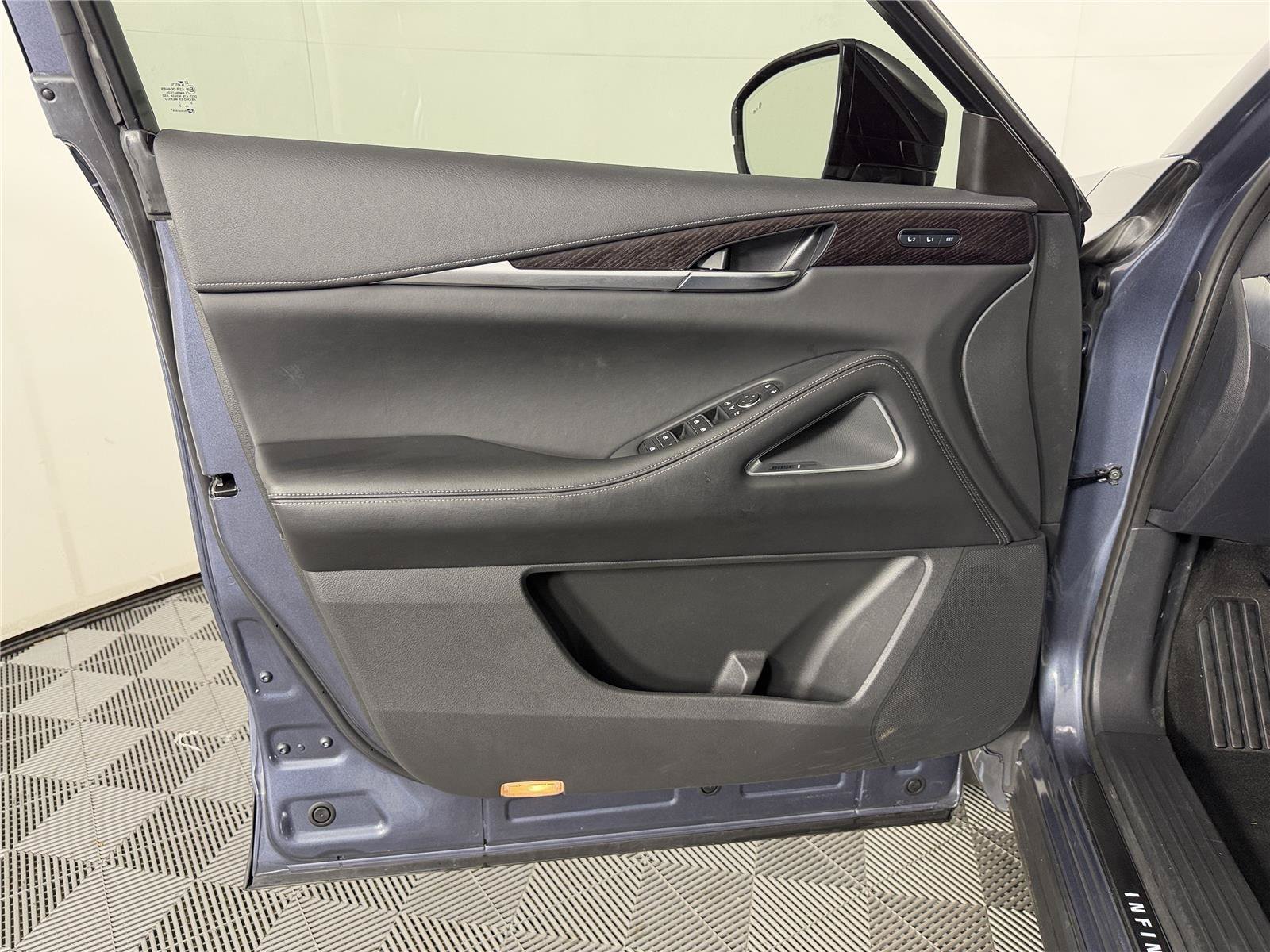 Used 2023 INFINITI QX60 Sensory w/ Cargo Package AWD/4WD image 8