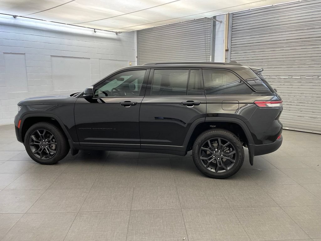 New 2025 Jeep Grand Cherokee Limited w/ MOPAR Finishing Package AWD/4WD image 5