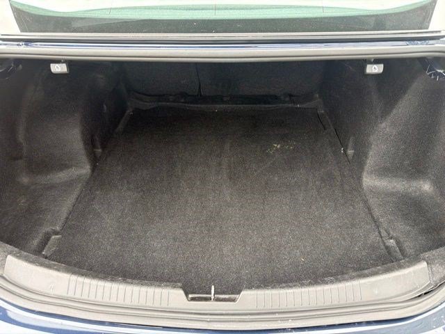 Used 2017 Chevrolet Malibu LT FWD image 16