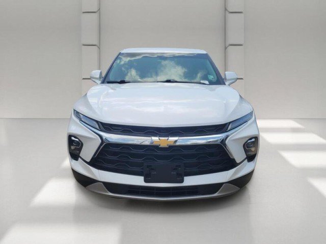 Used 2024 Chevrolet Blazer LT FWD image 2