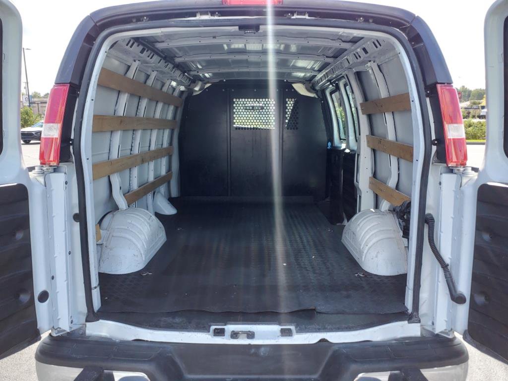 Used 2022 Chevrolet Express 2500 w/ Driver Convenience Package image 10