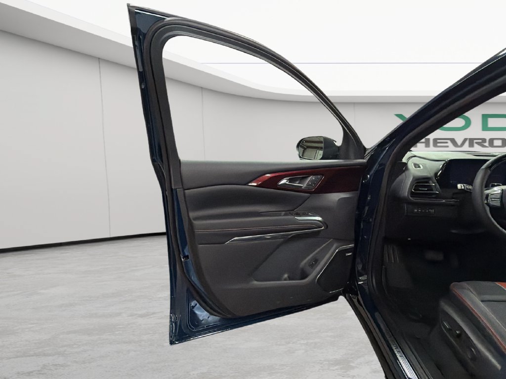 New 2027 Chevrolet Traverse RS w/ LPO, Floor Liner Package AWD/4WD image 11