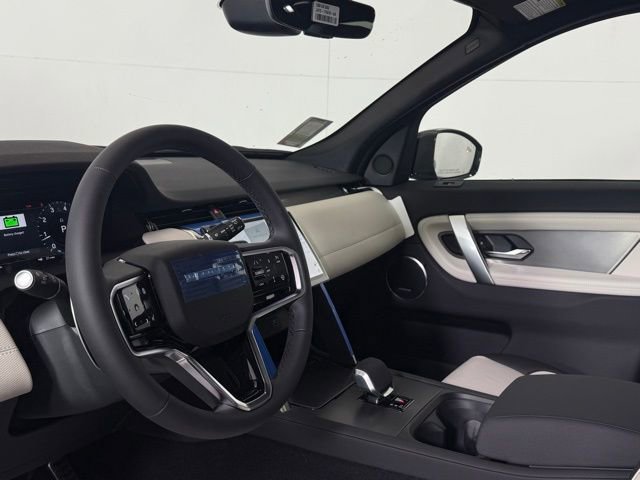 New 2025 Land Rover Discovery Sport Dynamic SE image 38