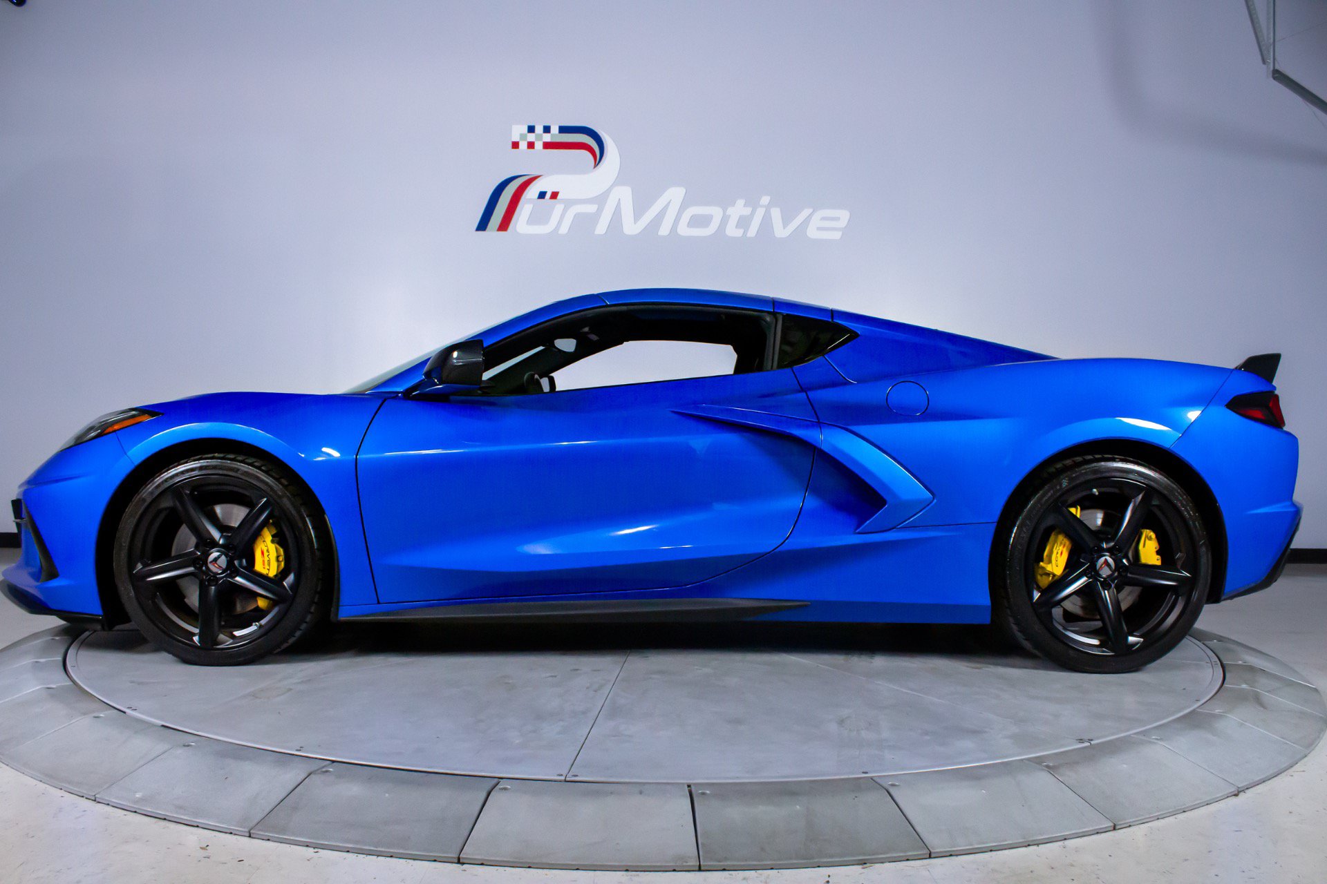 Used 2024 Chevrolet Corvette Stingray Preferred Cpe w/ Z51 Performance Package RWD image 3