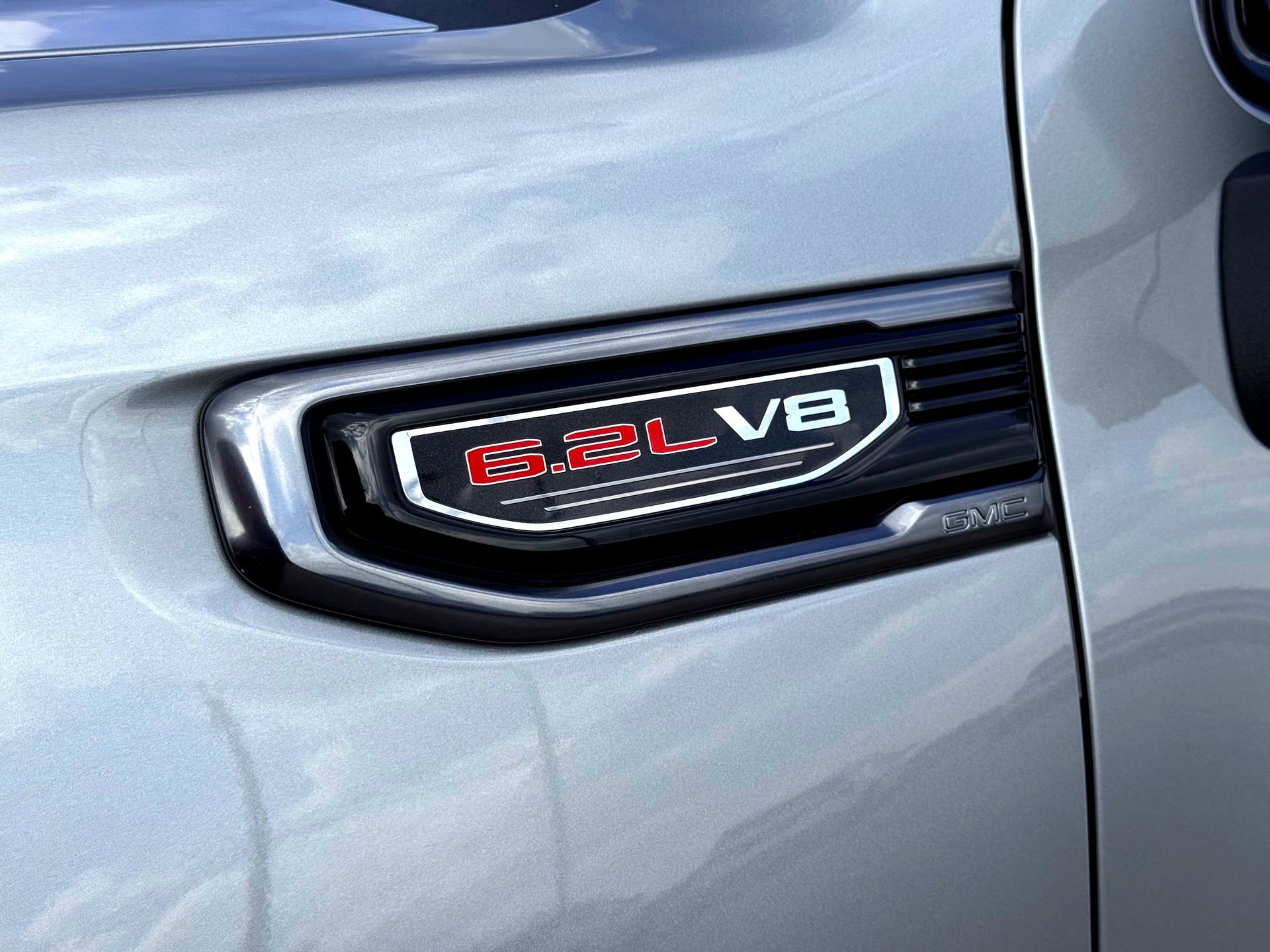 Used 2024 GMC Sierra 1500 AT4 w/ Technology Package image 3