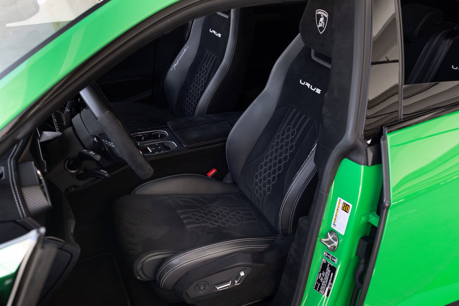 Used 2023 Lamborghini Urus Performante AWD/4WD image 56