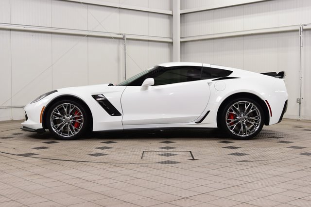 Used 2015 Chevrolet Corvette Z06 w/ 3LZ Preferred Equipment Group image 4