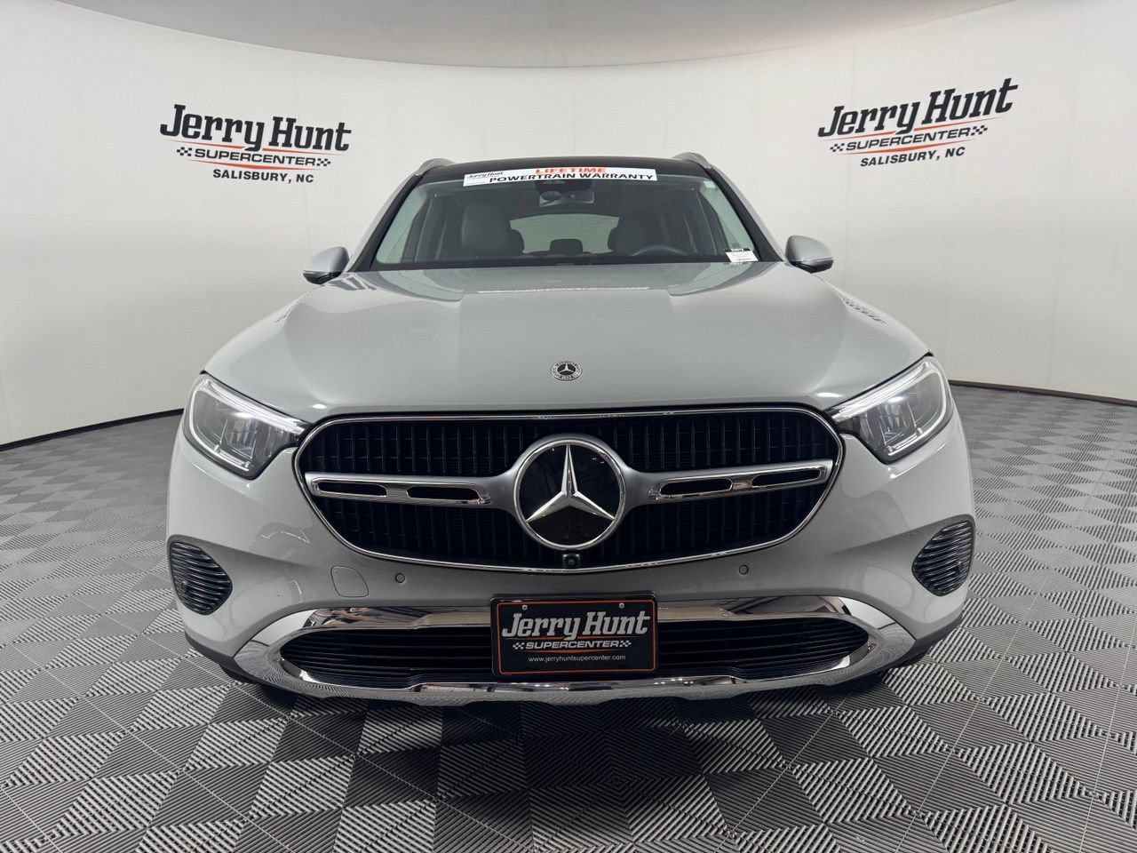 Used 2025 Mercedes-Benz GLC 350e 4MATIC image 4
