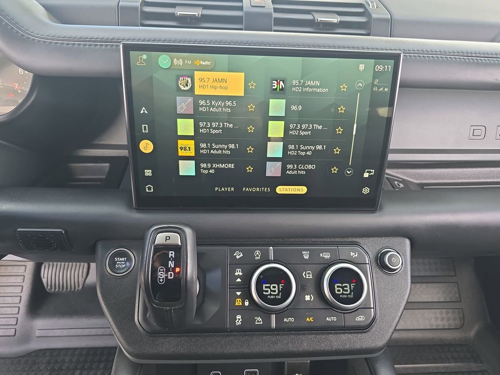 Certified 2023 Land Rover Defender 130 X-Dynamic SE AWD/4WD image 21