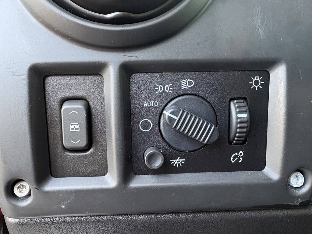 Used 2005 HUMMER H2 SUT w/ Preferred Equipment Group AWD/4WD image 20