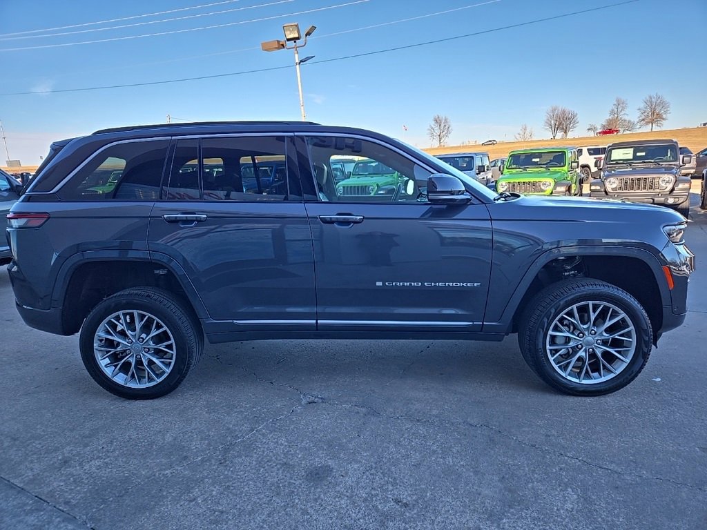 Used 2025 Jeep Grand Cherokee Summit image 11