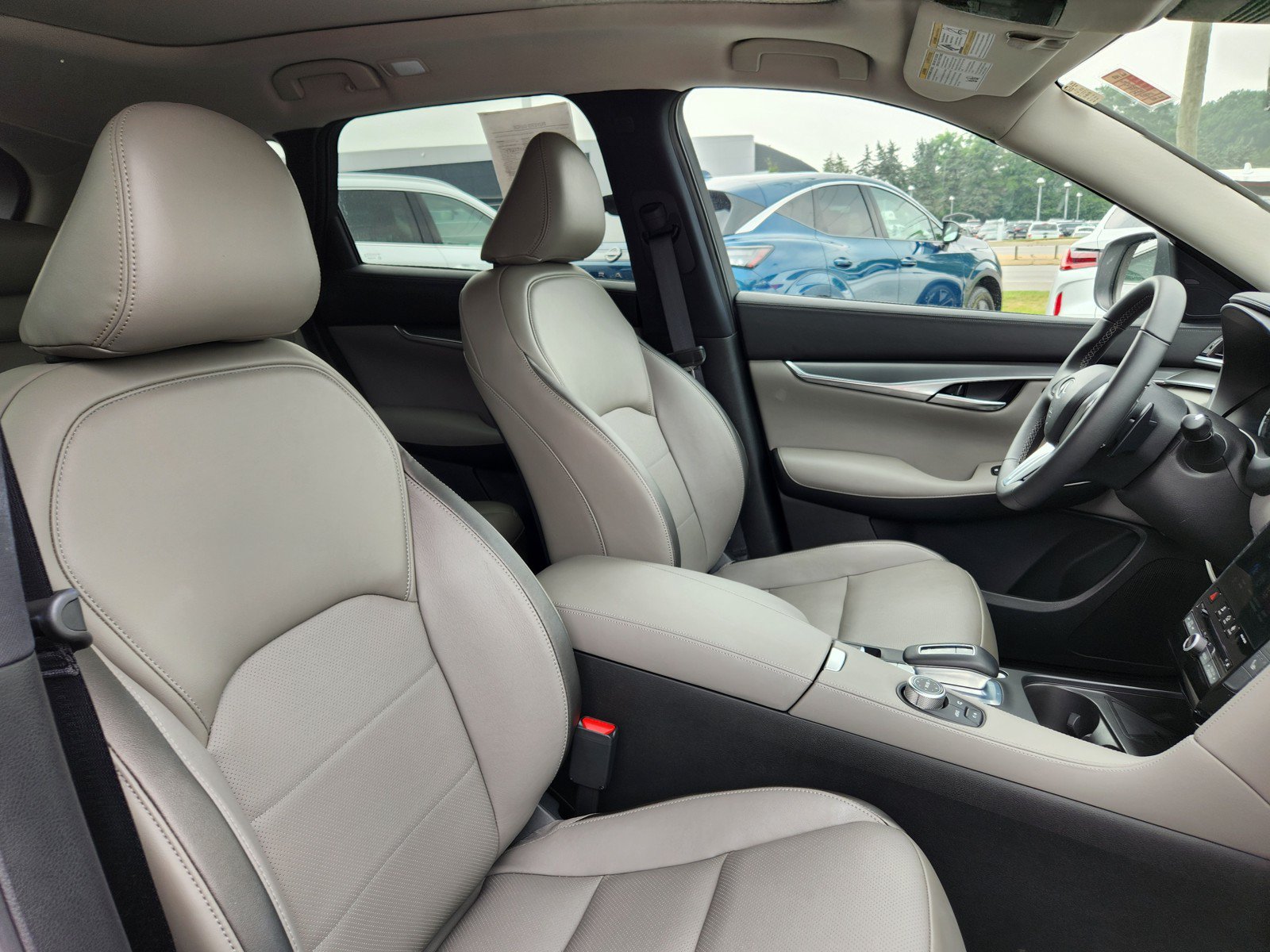 Used 2025 INFINITI QX50 Luxe AWD/4WD image 16