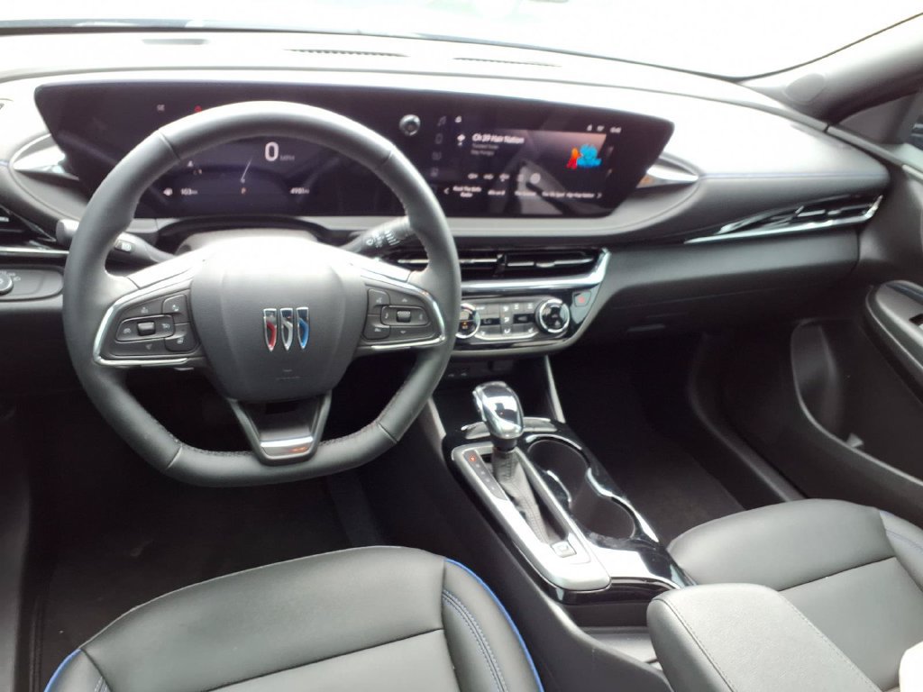 Used 2025 Buick Envista Sport Touring w/ Convenience I Package FWD image 5