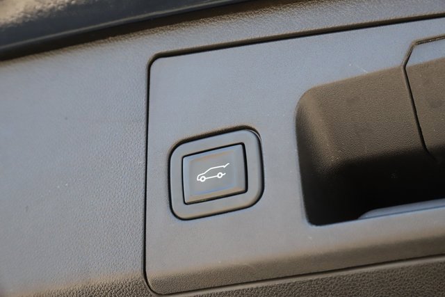 Used 2022 Cadillac XT4 Premium Luxury w/ Safety Alert Package image 10