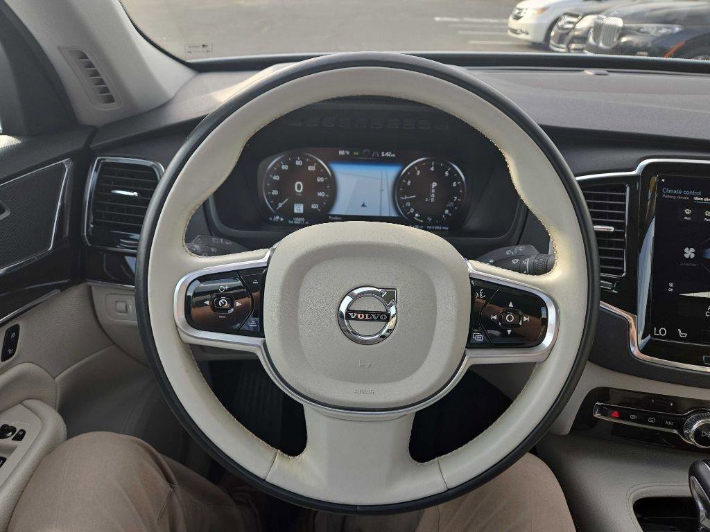 Used 2018 Volvo XC90 T6 Momentum w/ Convenience Package image 18