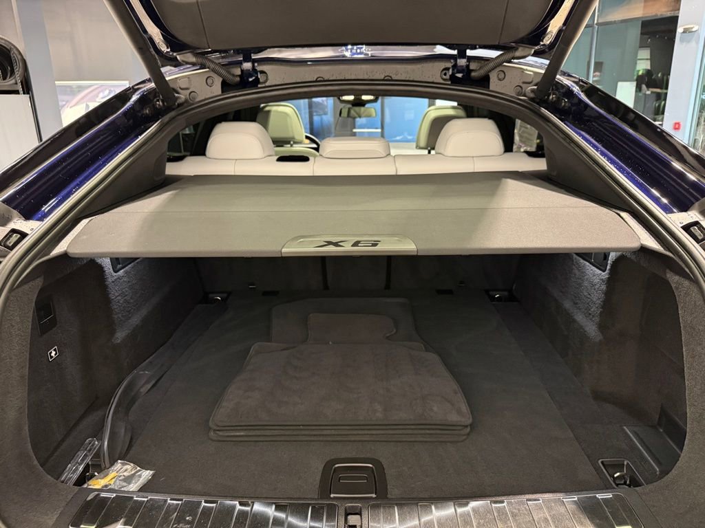 Used 2024 BMW X6 M60i w/ Dynamic Handling Package image 32