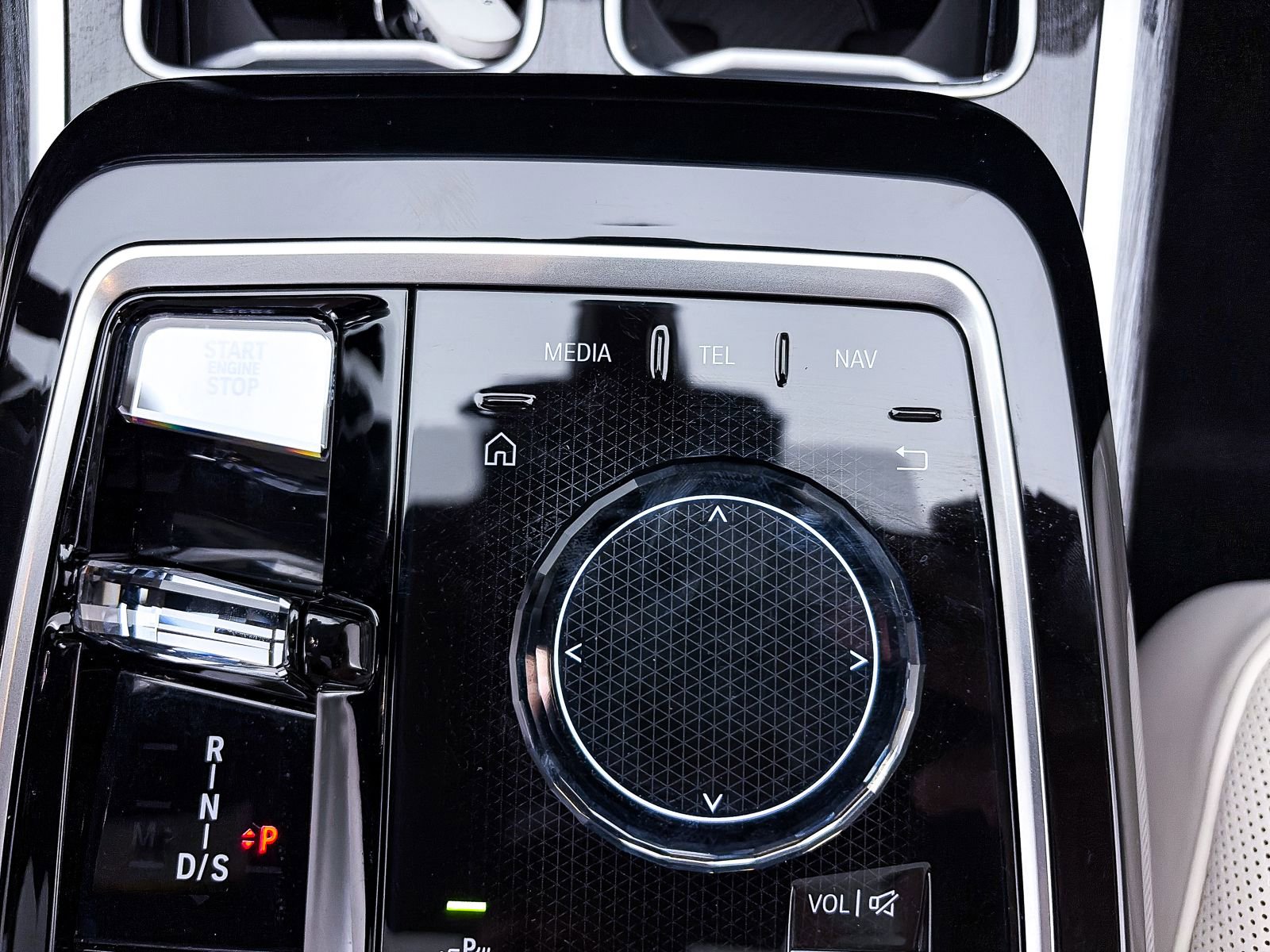 Used 2024 BMW 760i xDrive AWD/4WD image 32