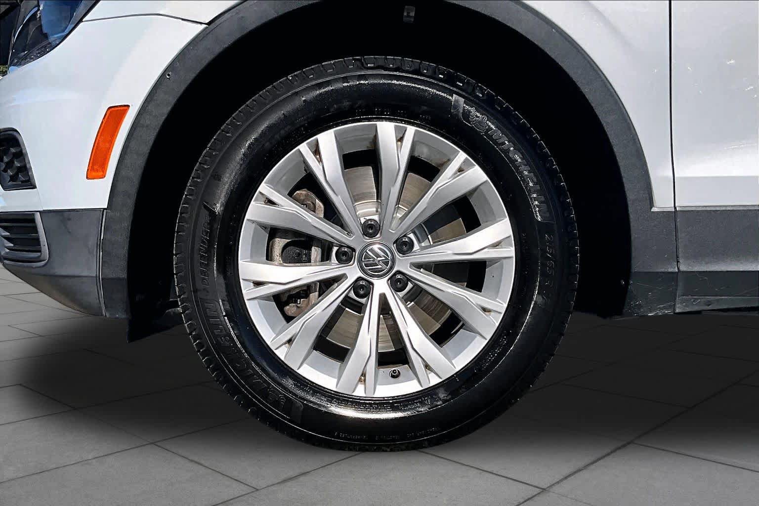Used 2018 Volkswagen Tiguan SE FWD image 11