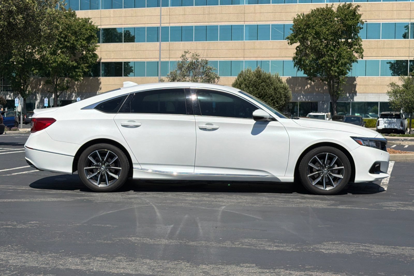 Used 2021 Honda Accord EX-L image 3