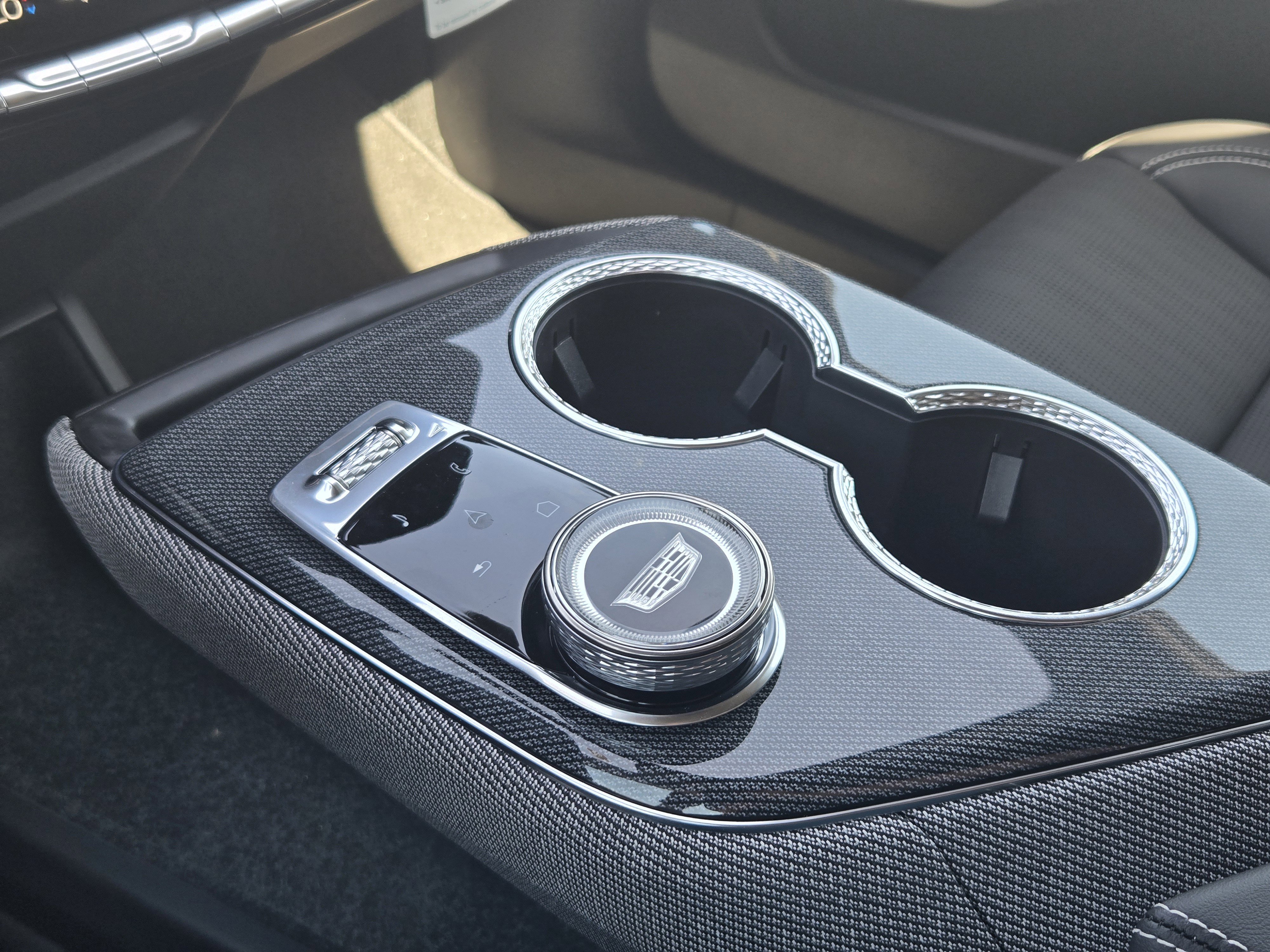 New 2025 Cadillac Optiq Luxury 2 image 15