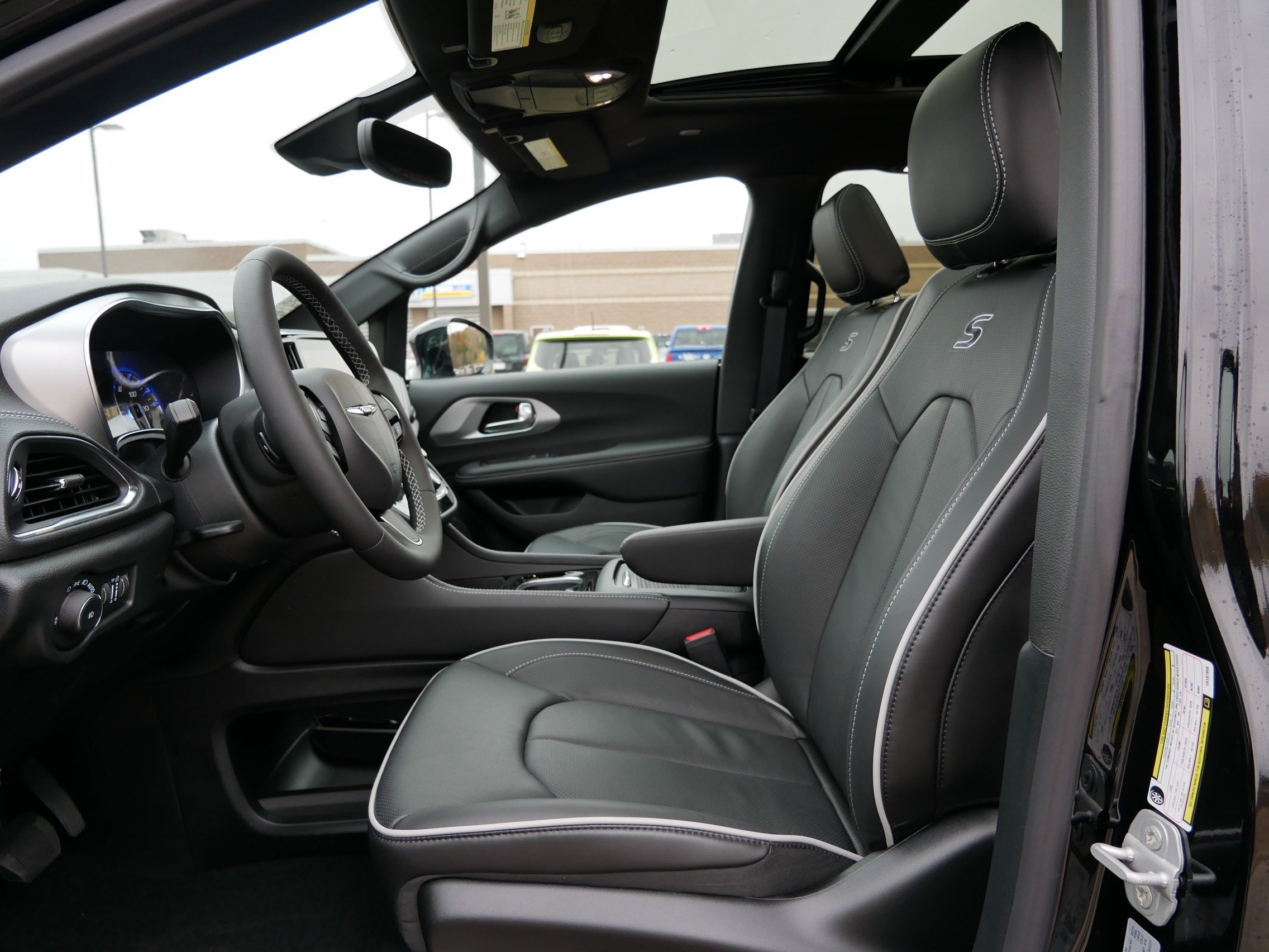 New 2026 Chrysler Pacifica Limited w/ S Appearance Package image 6