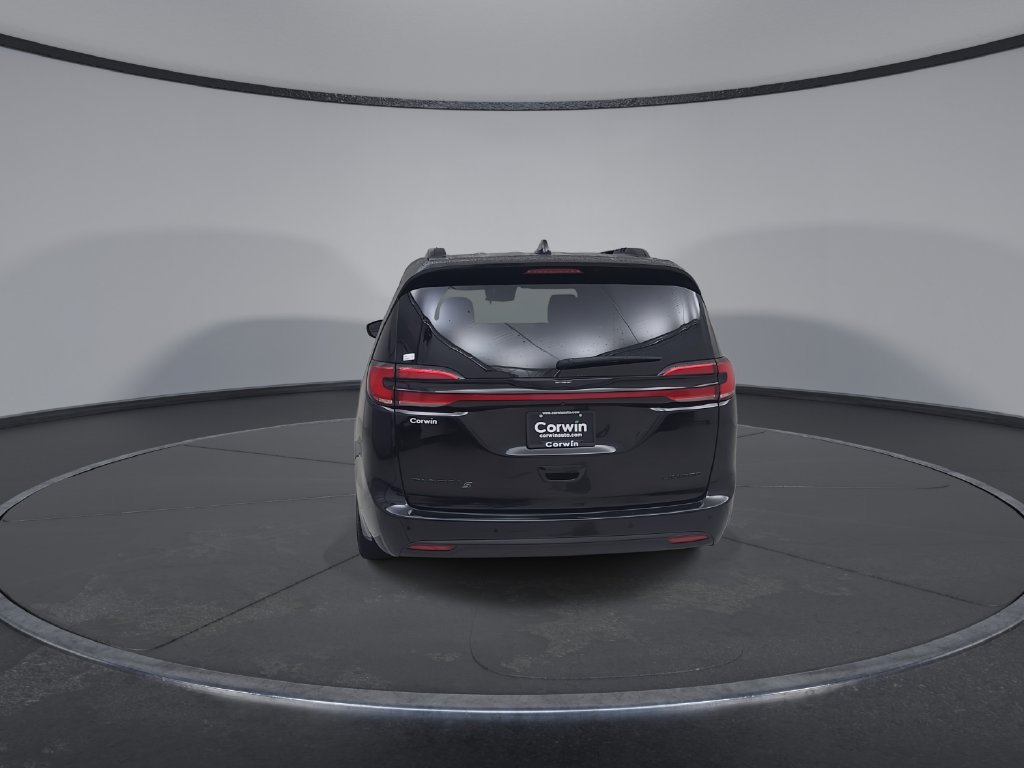 Certified 2025 Chrysler Pacifica Limited FWD image 15