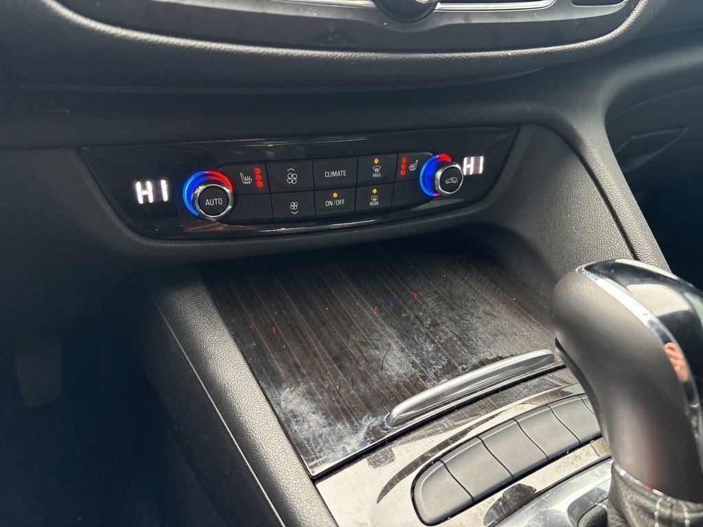 Used 2018 Buick Regal Essence w/ Driver Confidence Package #1 image 24