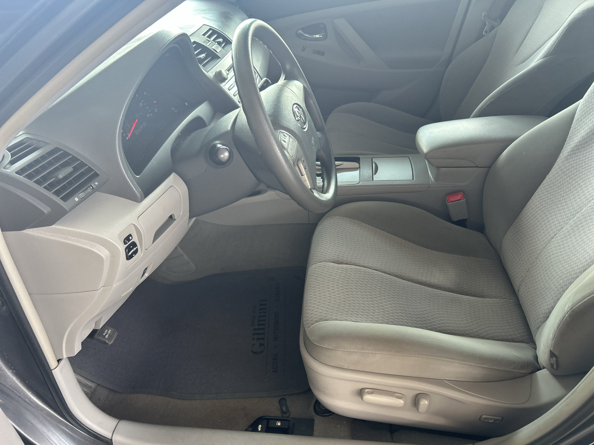 Used 2010 Toyota Camry LE FWD image 11