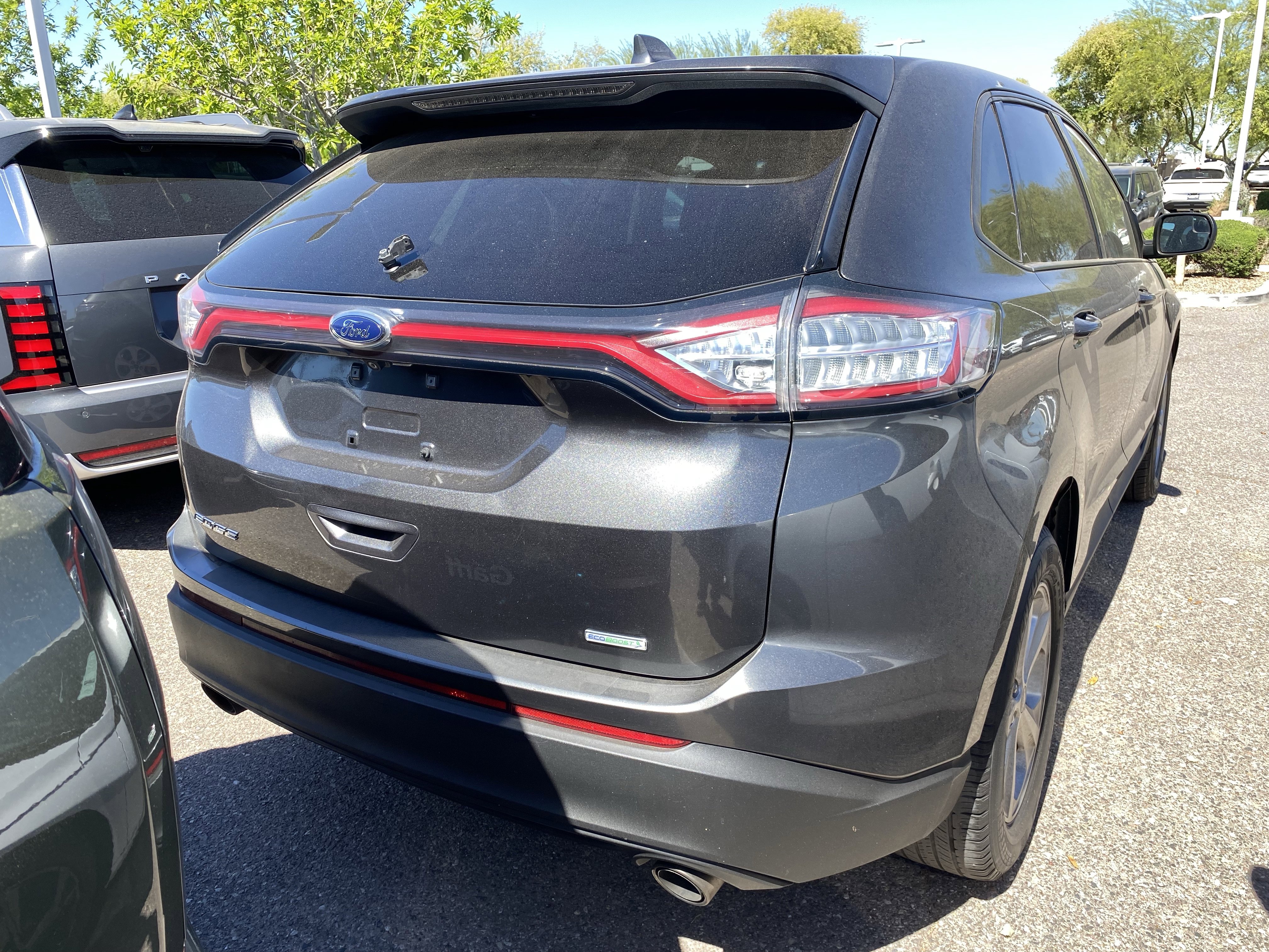 Used 2018 Ford Edge SE image 3