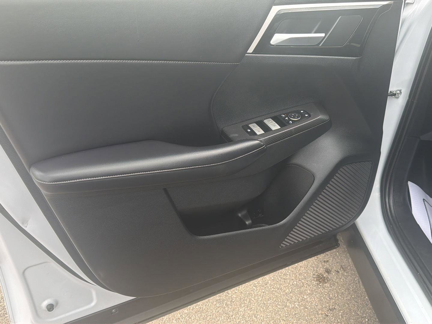 Used 2024 Mitsubishi Outlander SE FWD image 12