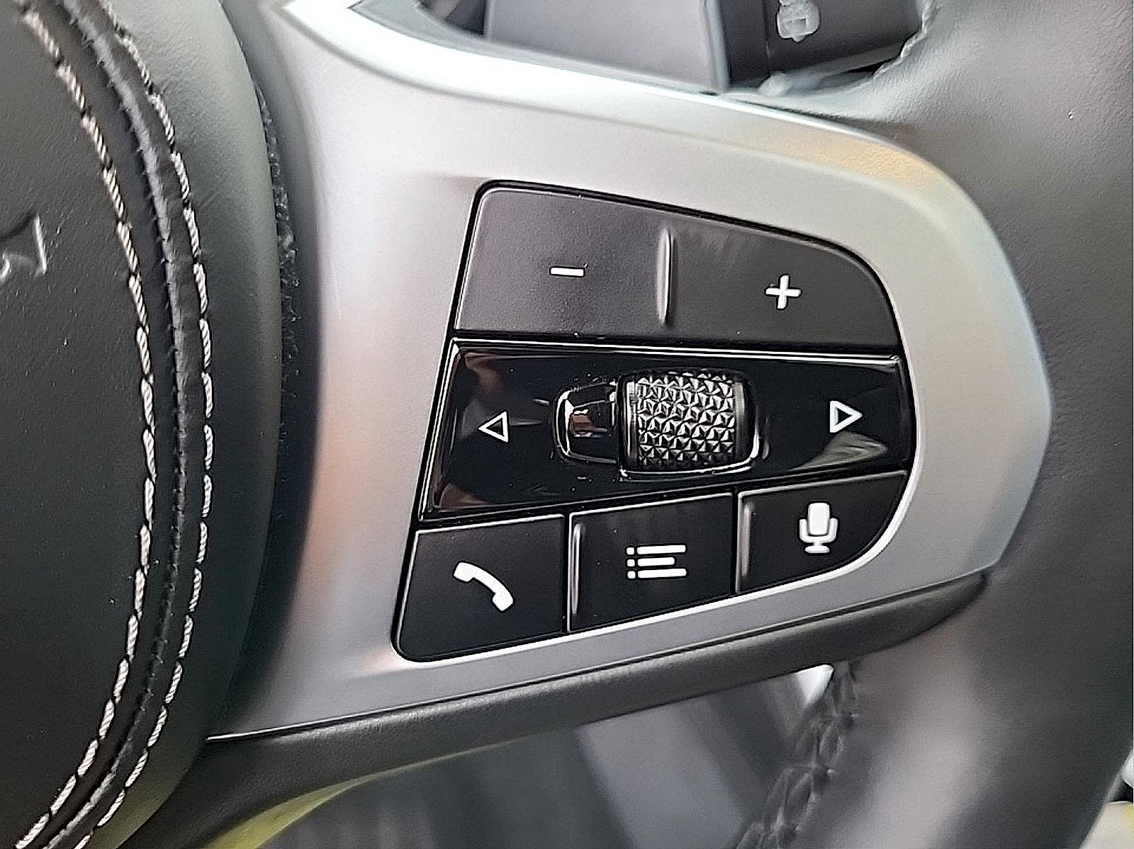 Used 2019 BMW X5 xDrive50i w/ M Sport Package AWD/4WD image 19