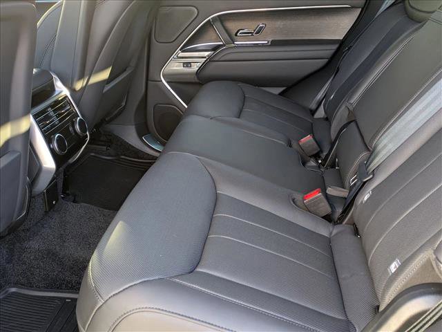 New 2025 Land Rover Range Rover SE image 17