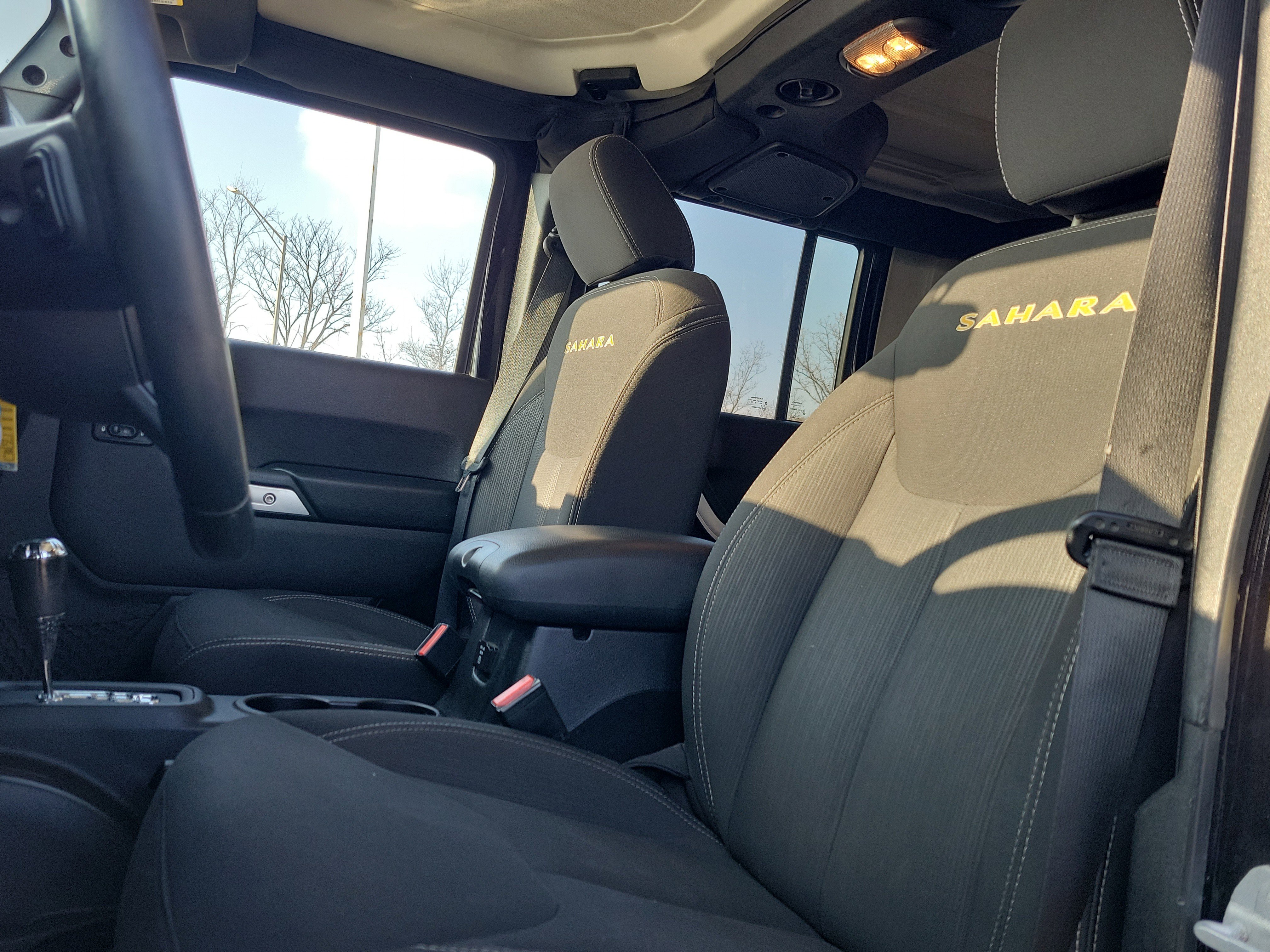 Used 2015 Jeep Wrangler Unlimited Sahara w/ Connectivity Group image 15