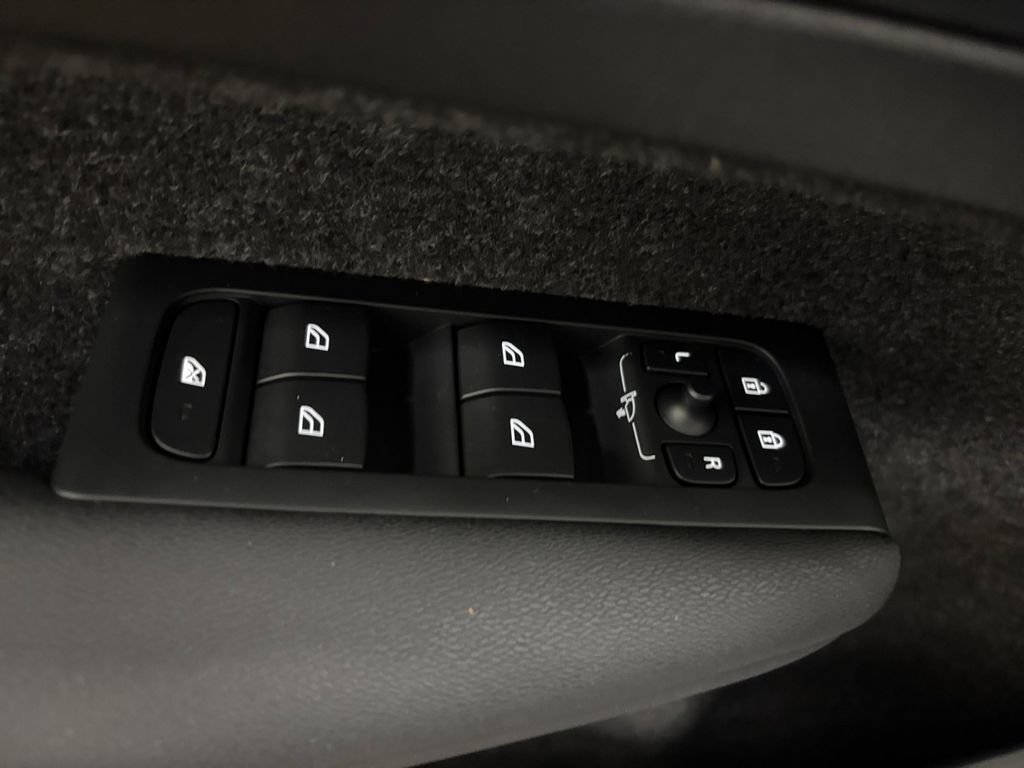 Certified 2024 Volvo XC40 B5 Plus w/ Climate Package AWD/4WD image 13