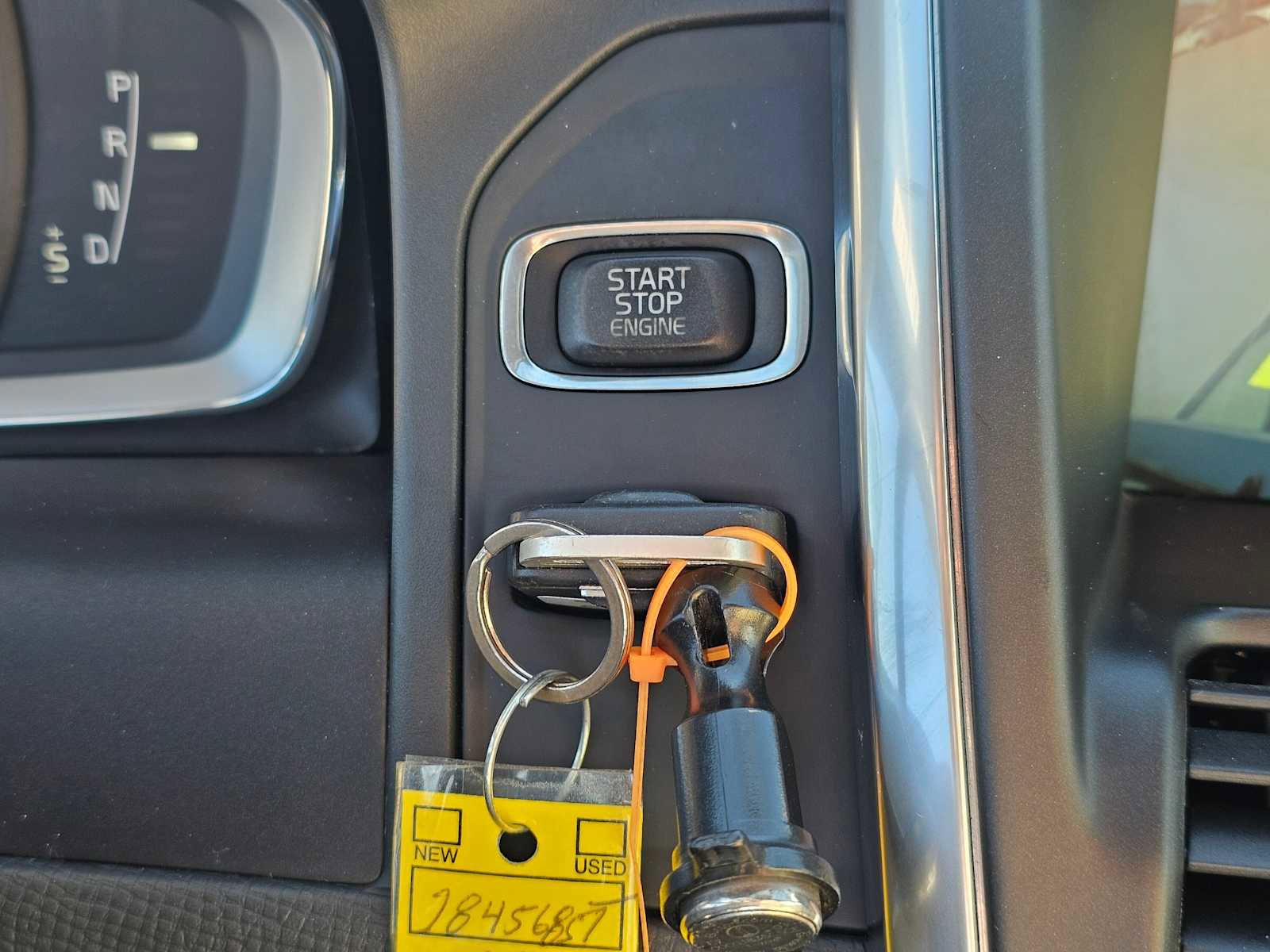 Used 2016 Volvo XC60 T6 Platinum w/ Climate Package image 26