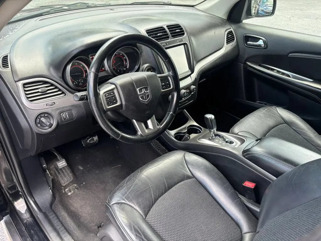 Used 2019 Dodge Journey Crossroad FWD image 2