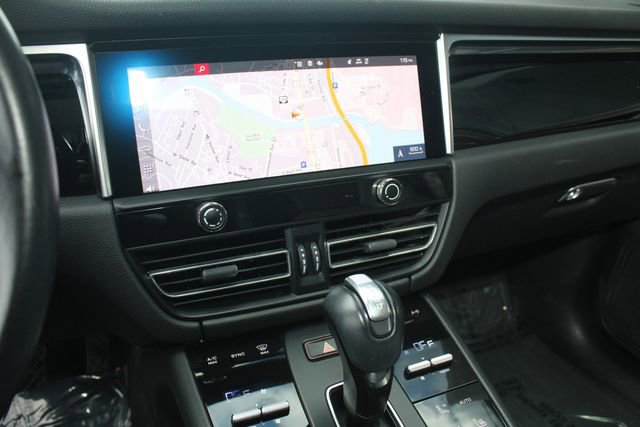 Used 2023 Porsche Macan Turbo image 18
