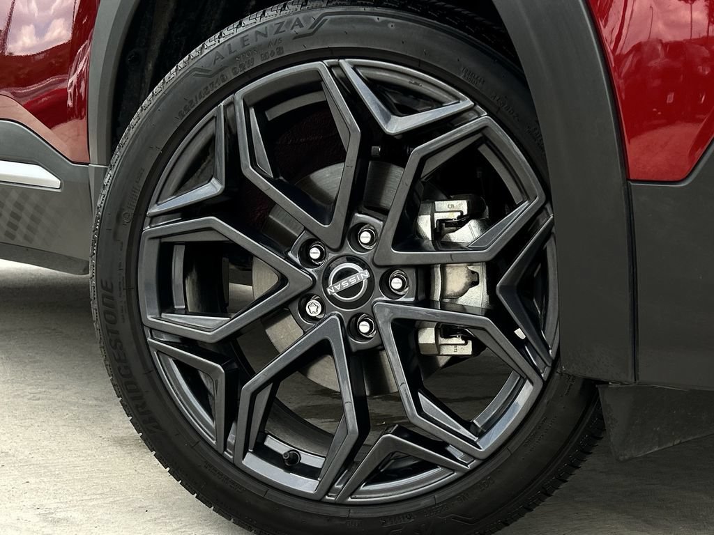 Used 2025 Nissan Kicks SR FWD image 11