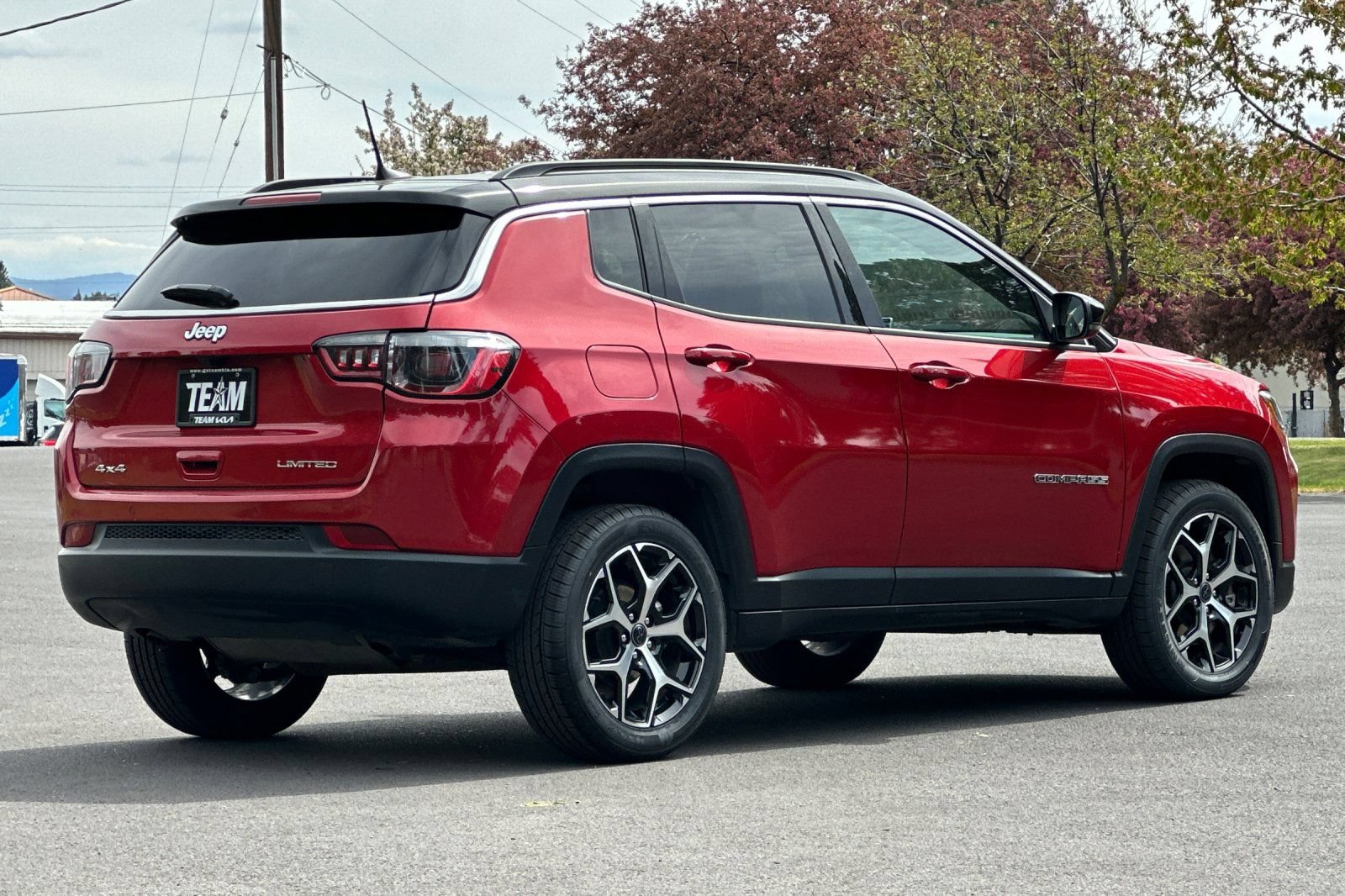 Used 2025 Jeep Compass Limited AWD/4WD image 4
