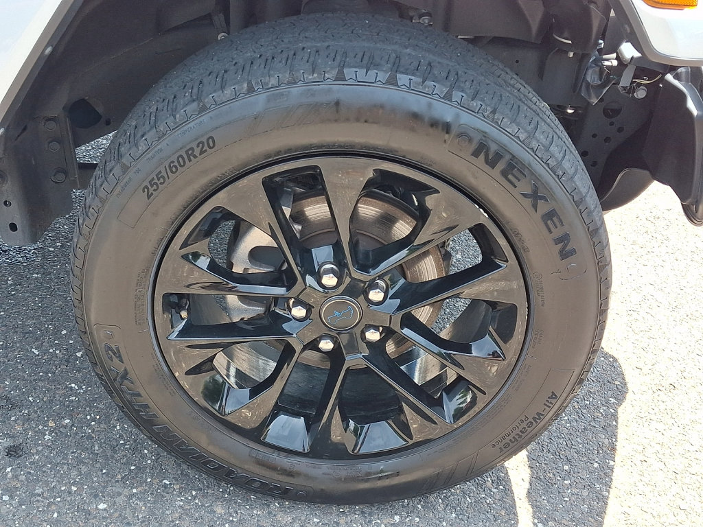 Used 2024 Jeep Wrangler Unlimited Sahara AWD/4WD image 9
