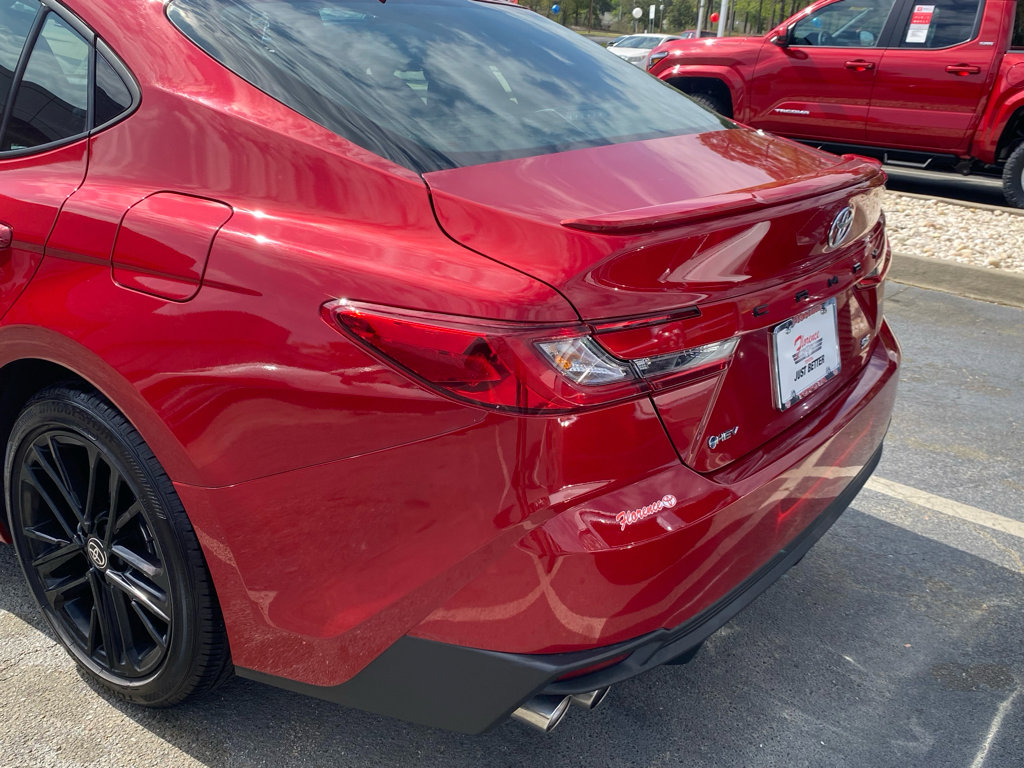 Used 2025 Toyota Camry SE image 9