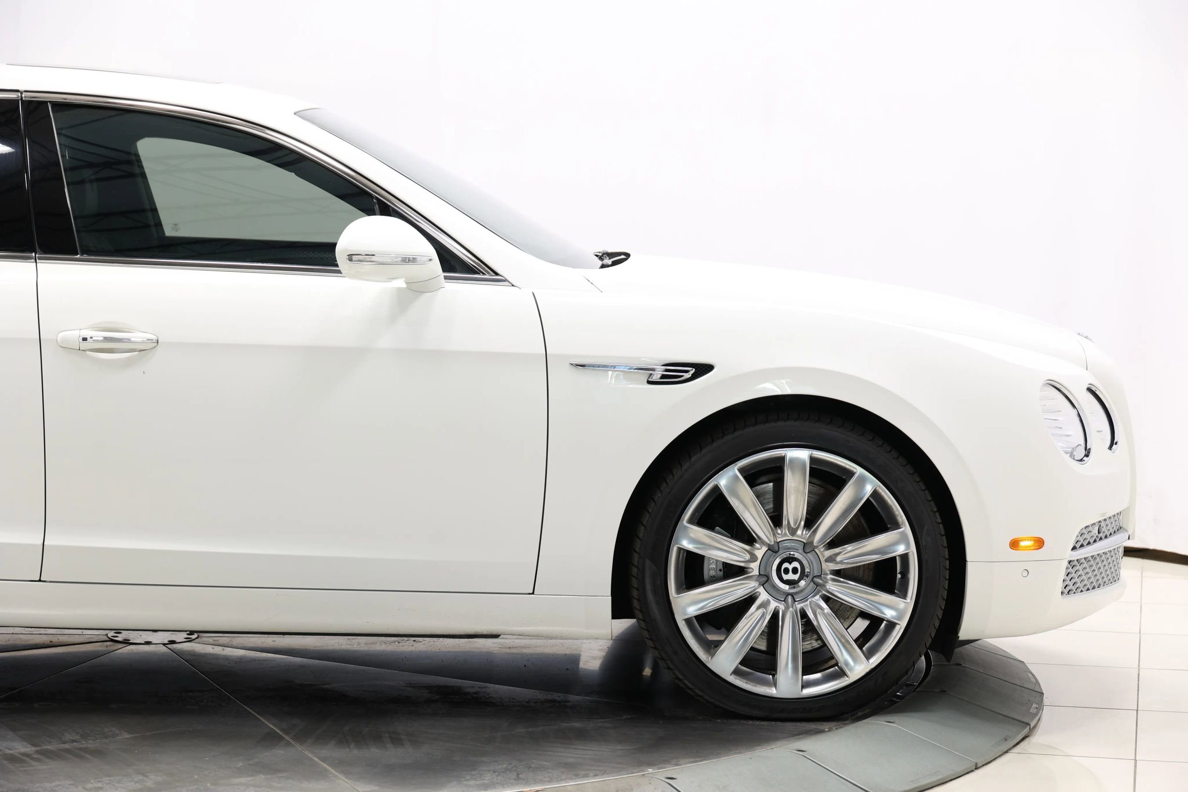 Used 2014 Bentley Flying Spur W12 image 58