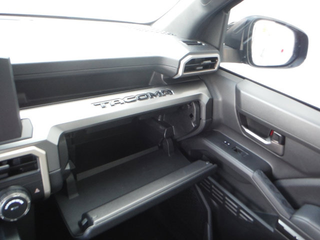 Used 2025 Toyota Tacoma TRD Off-Road AWD/4WD image 36